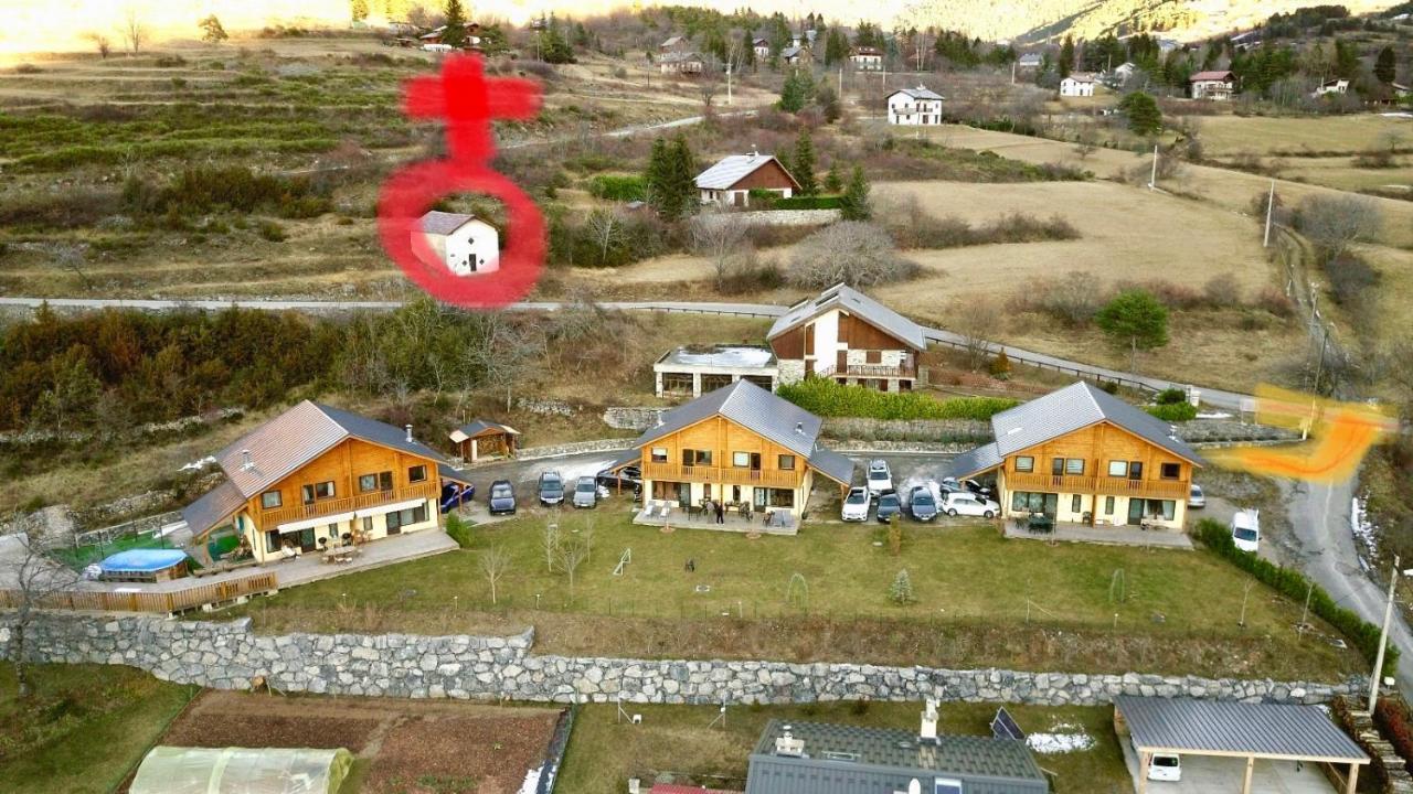 Les Chalets Fleurs De France - Kota Saint-Dalmas Eksteriør billede
